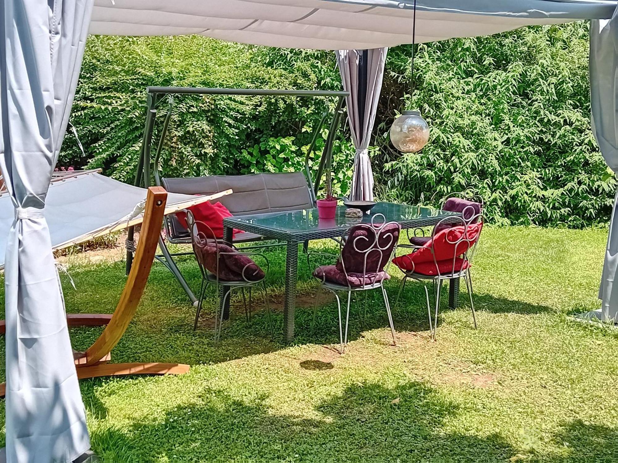 Camping Under The Walnut In Your Own Tent On A Shared Lot And Shared Bathroom Любляна Екстер'єр фото